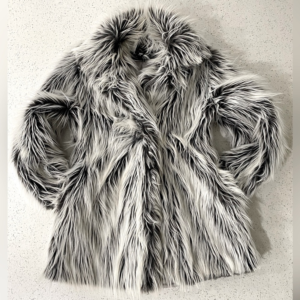 Forever 21 Exclusive Gray Faux Fur Jacket Medium Special Occasion Cocktail Party